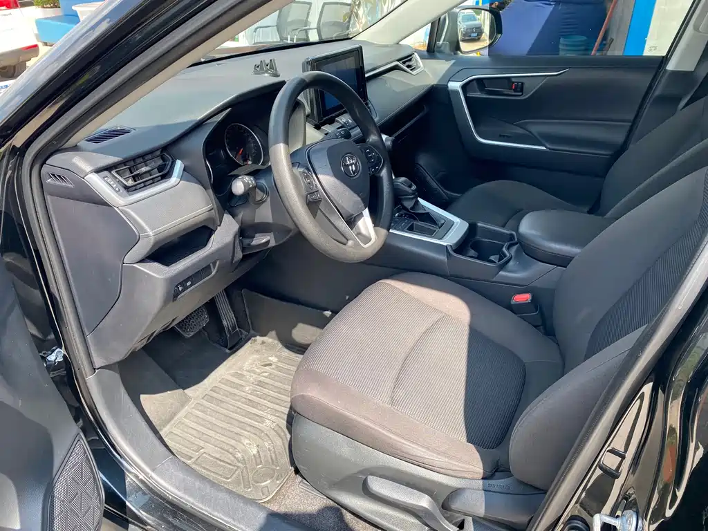 Toyota RAV4 — миниатюра 5