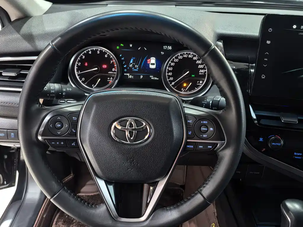 TOYOTA CAMRY