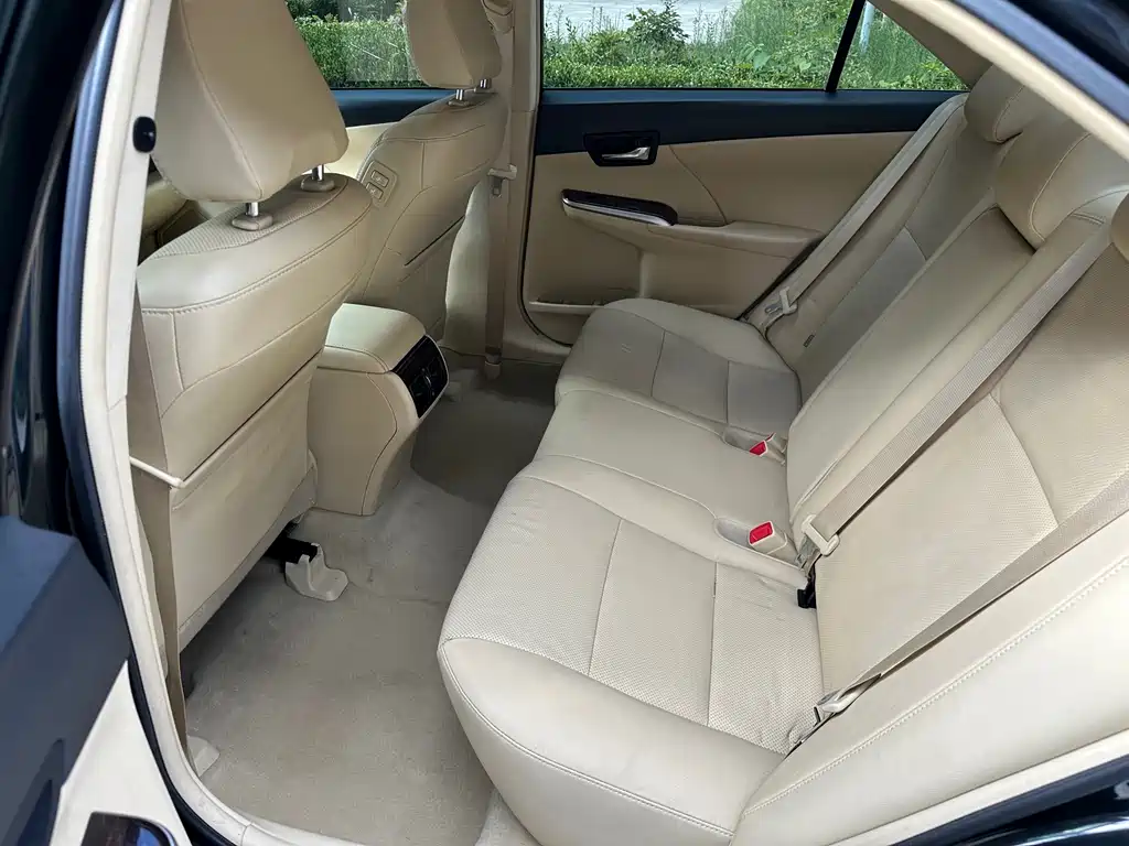 Toyota Camry — миниатюра 10