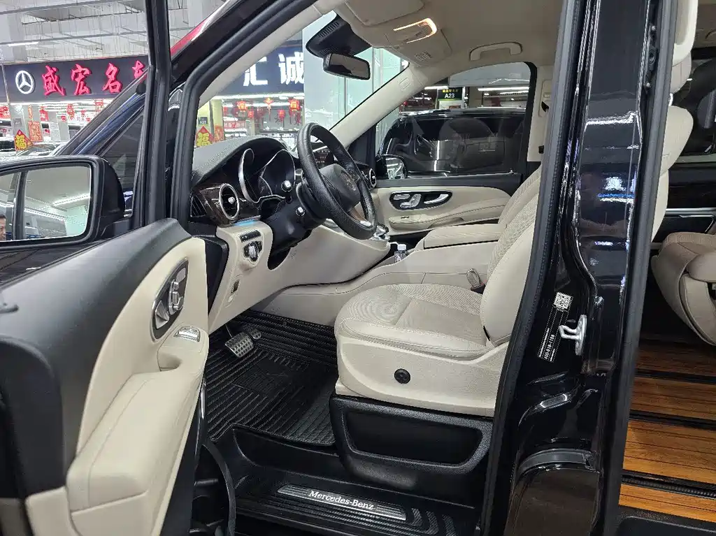 Mercedes-Benz V-Class — миниатюра 12