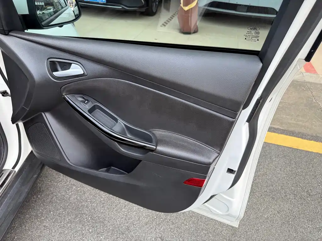 Ford Focus — миниатюра 19