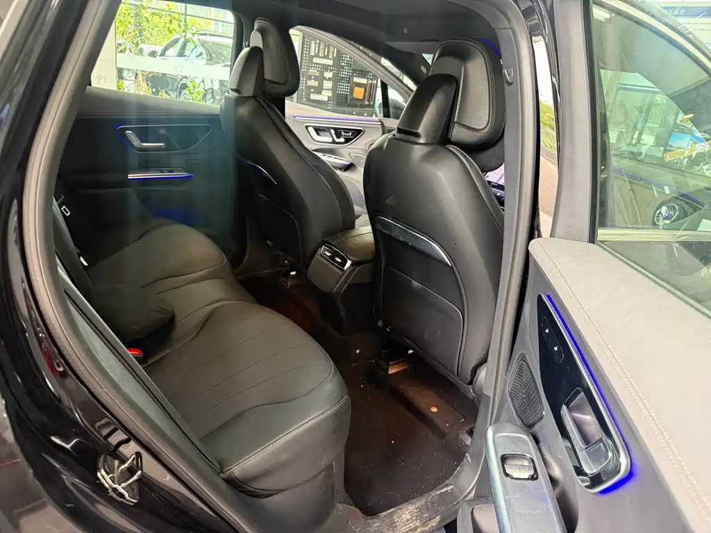 Mercedes-Benz EQE SUV — миниатюра 6