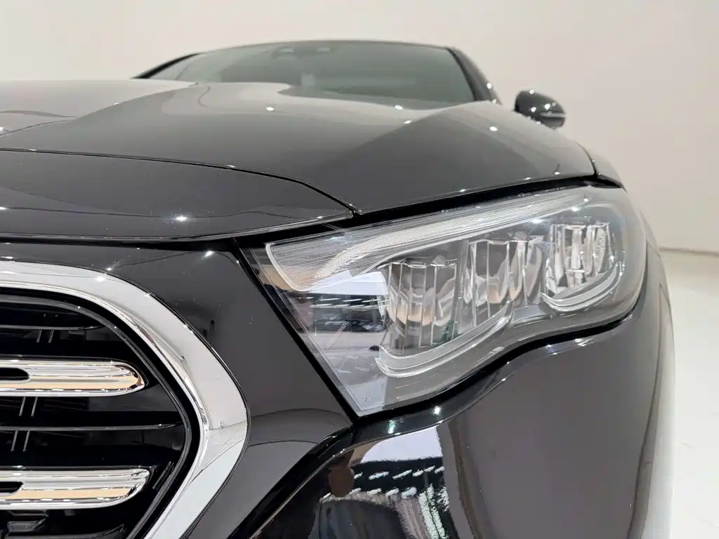 Mercedes-Benz E-Class — миниатюра 9