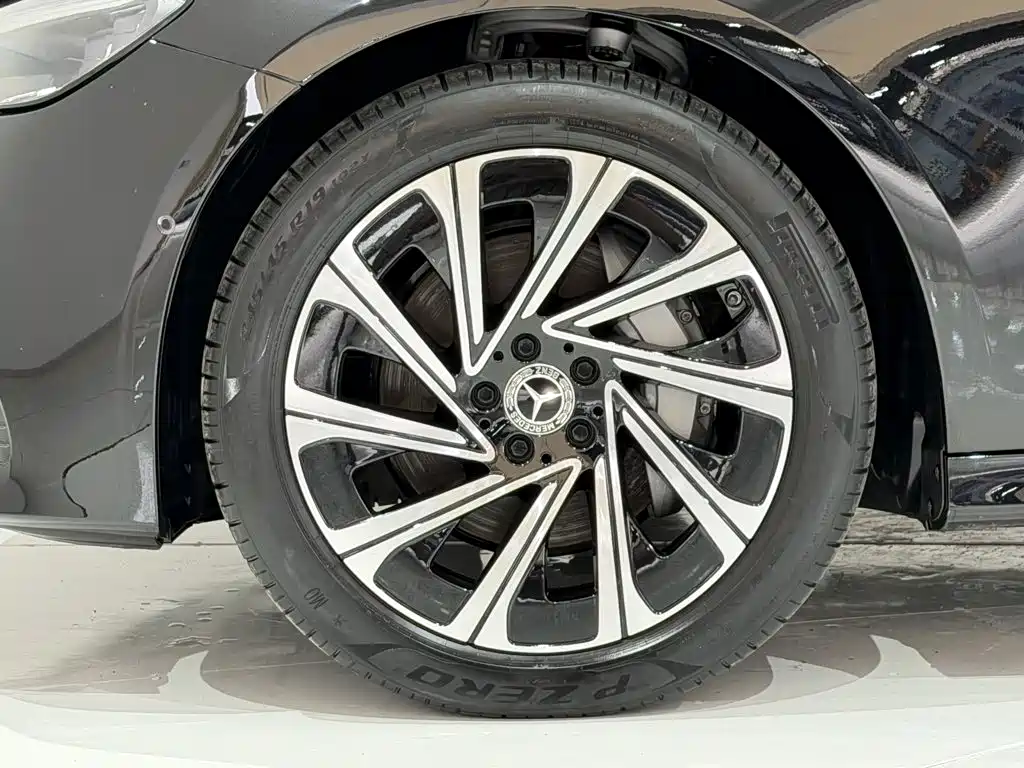 Mercedes-Benz E-Class — миниатюра 11