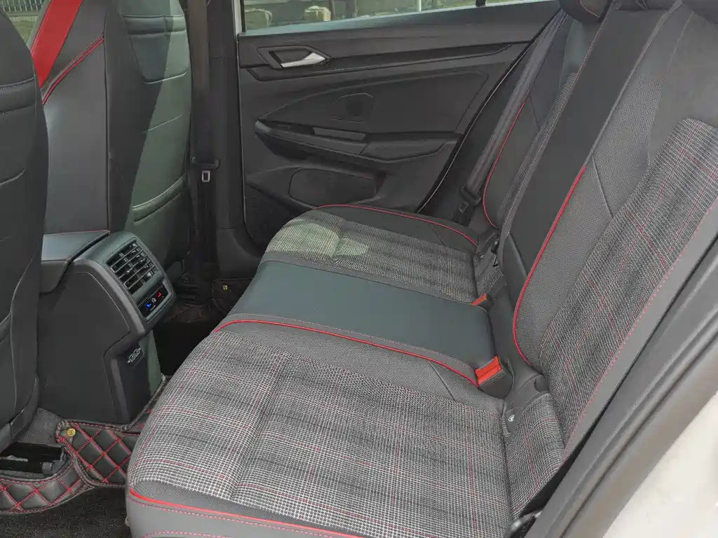 Volkswagen Golf GTI — миниатюра 10