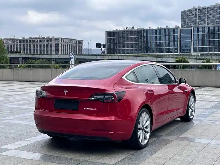 Tesla Model 3 — миниатюра 4