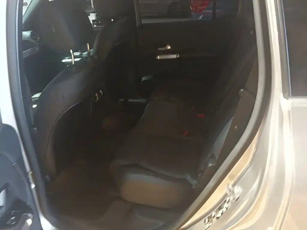 Mercedes-Benz GLB — миниатюра 17