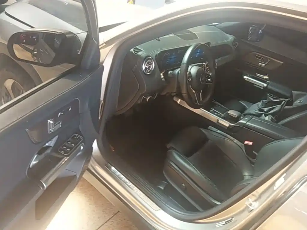 Mercedes-Benz GLB — миниатюра 16