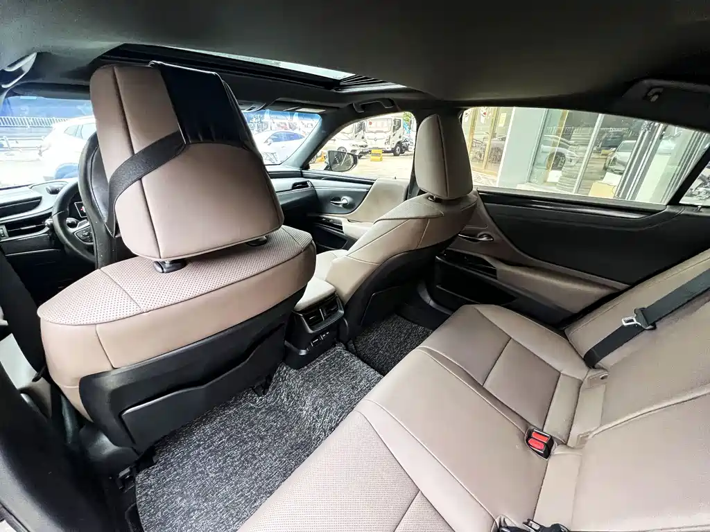 Lexus ES — миниатюра 10