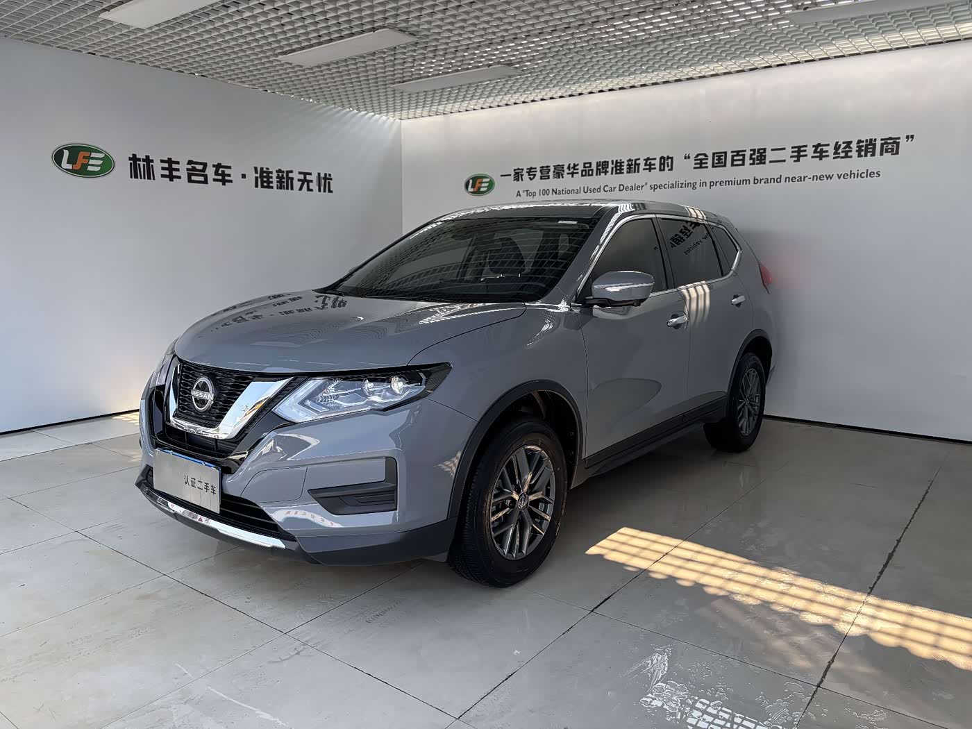 Nissan X-Trail 2.0 л 2025 г. Серебристо-серый, пробег 9900 км