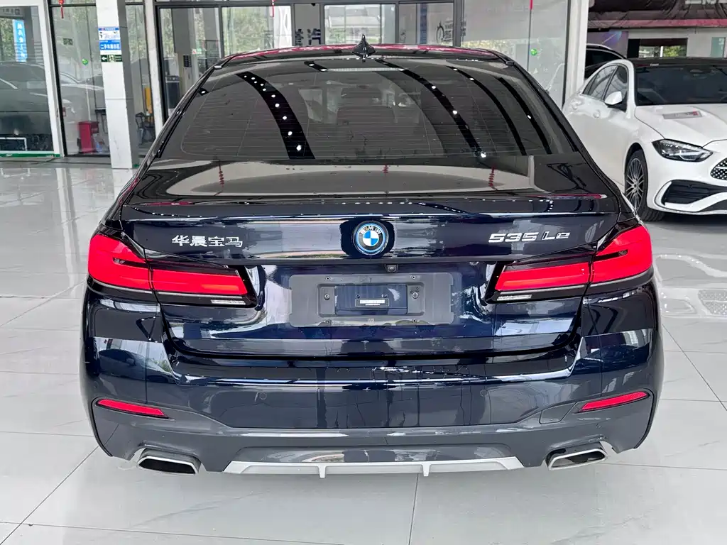 BMW 5 Series New Energy — миниатюра 8