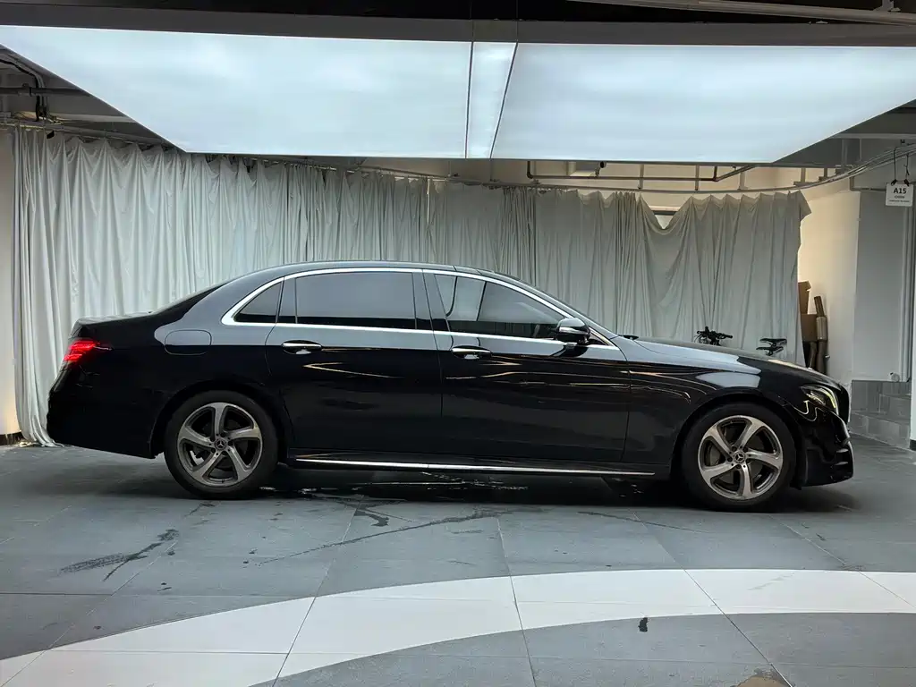 Mercedes-Benz E-Class — миниатюра 4