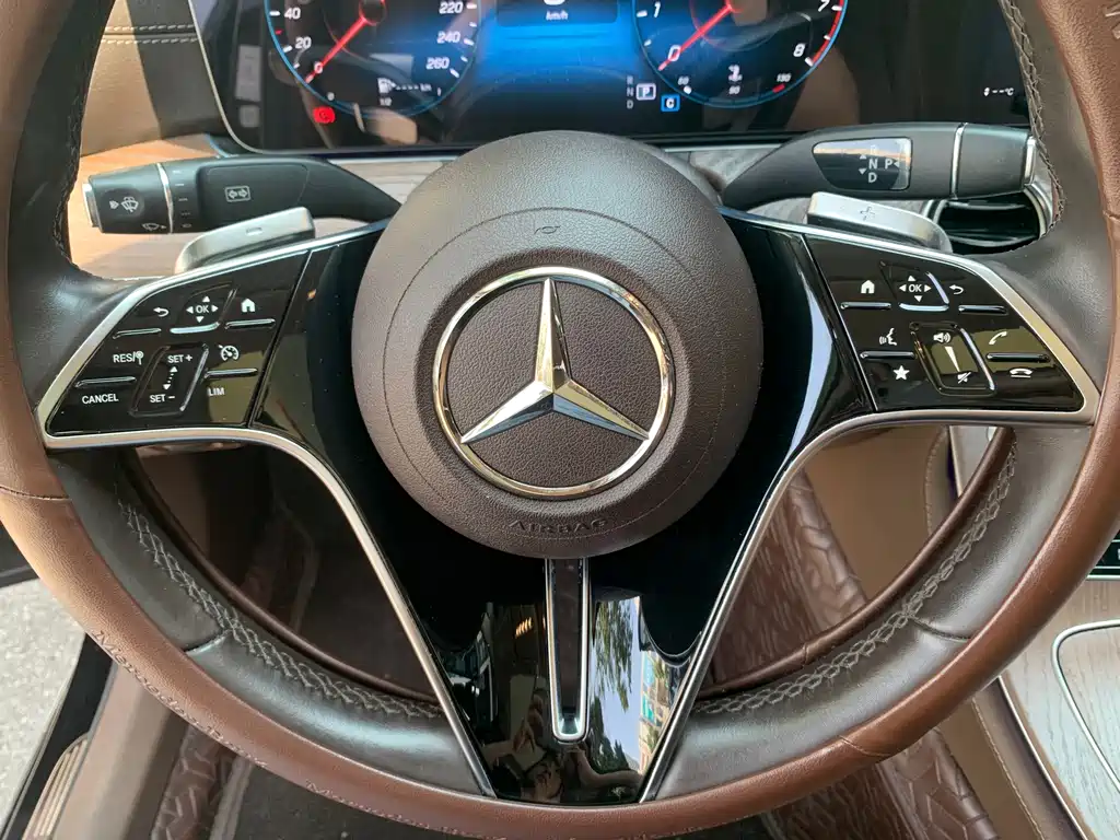 Mercedes-Benz E-Class — миниатюра 21