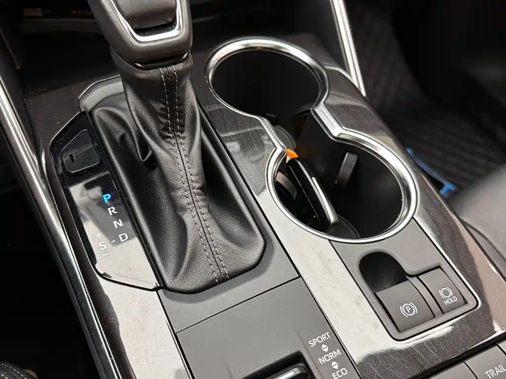 Toyota Crown Kluger — миниатюра 15