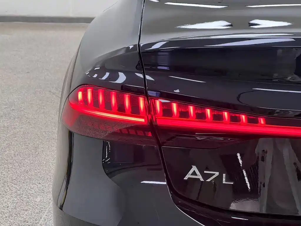 Audi A7L — миниатюра 9