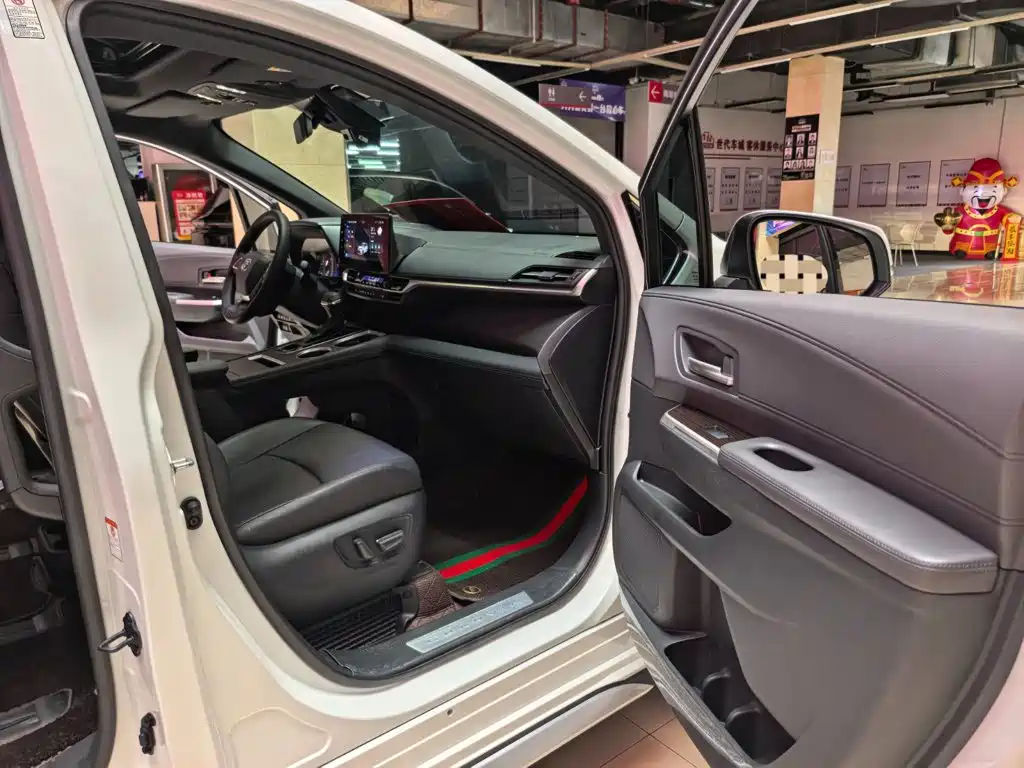 Toyota Granvia — миниатюра 9
