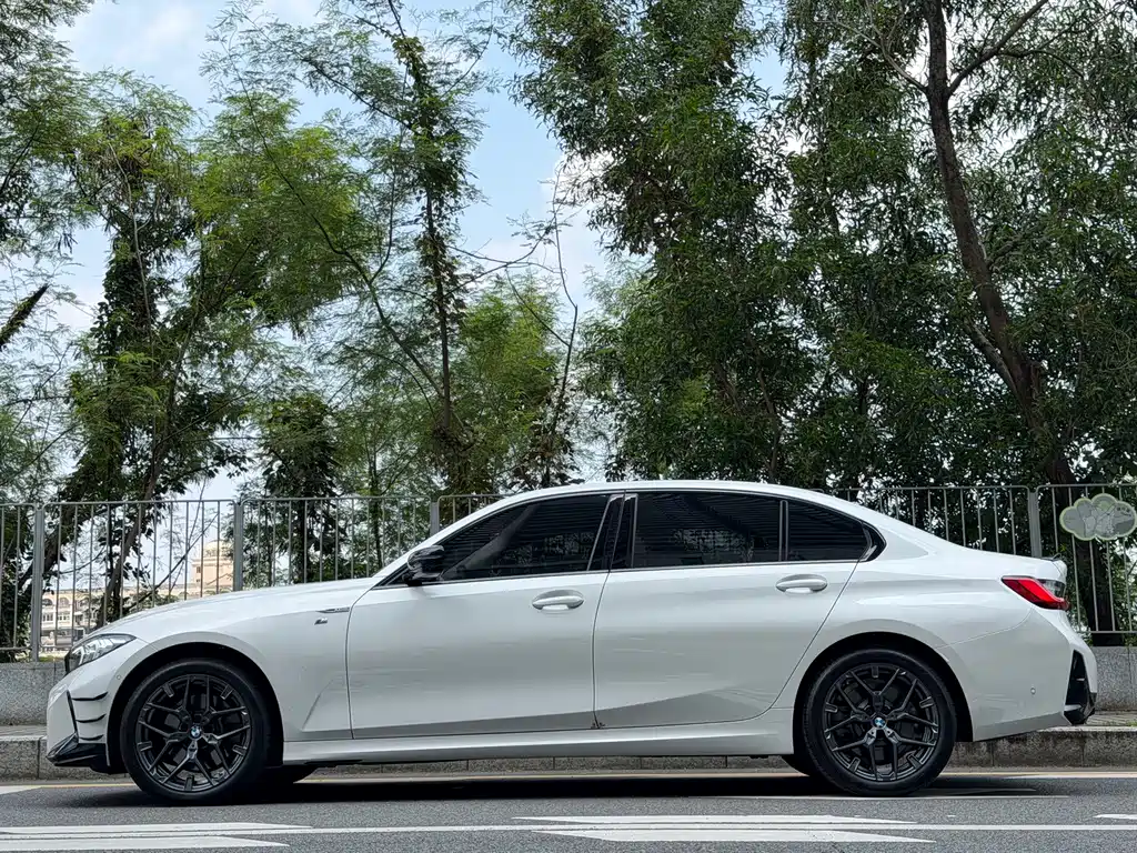 BMW 3 Series — миниатюра 3