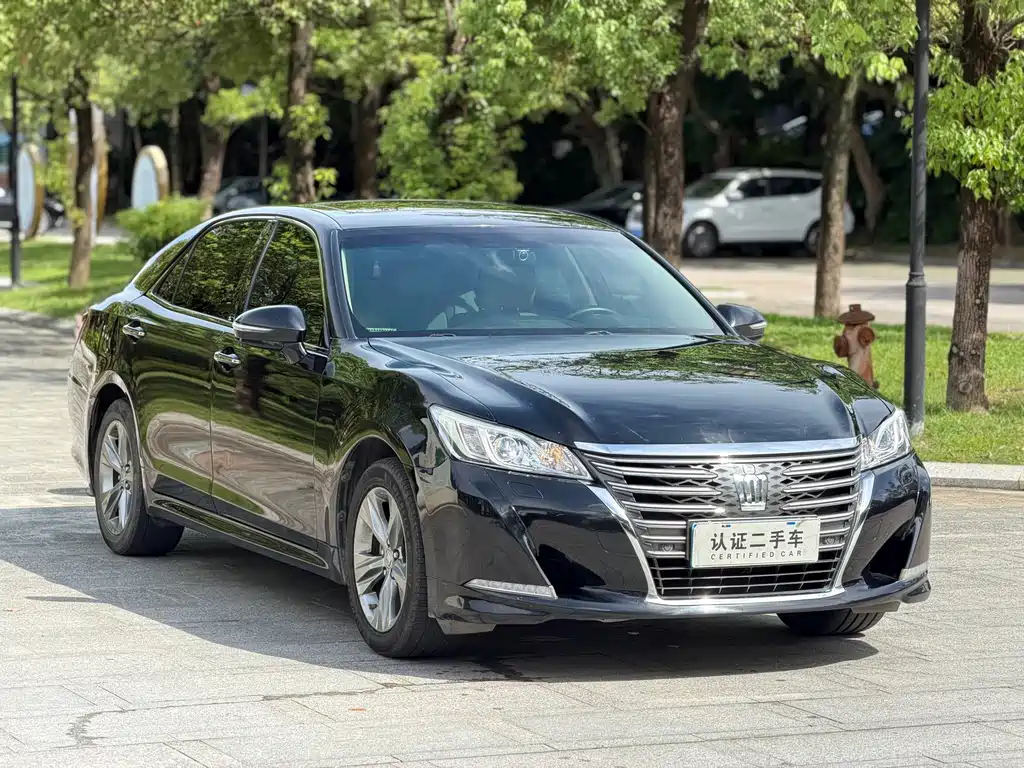 Toyota Crown — миниатюра 3