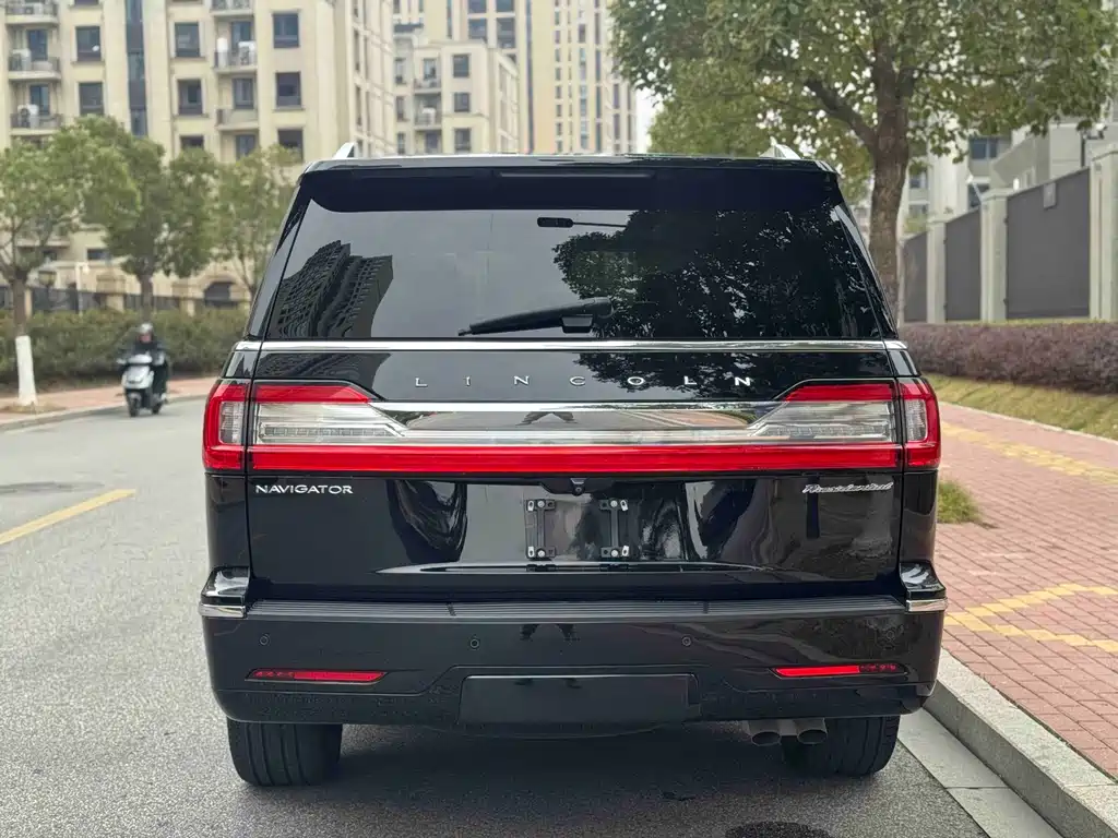 LINCOLN NAVIGATOR