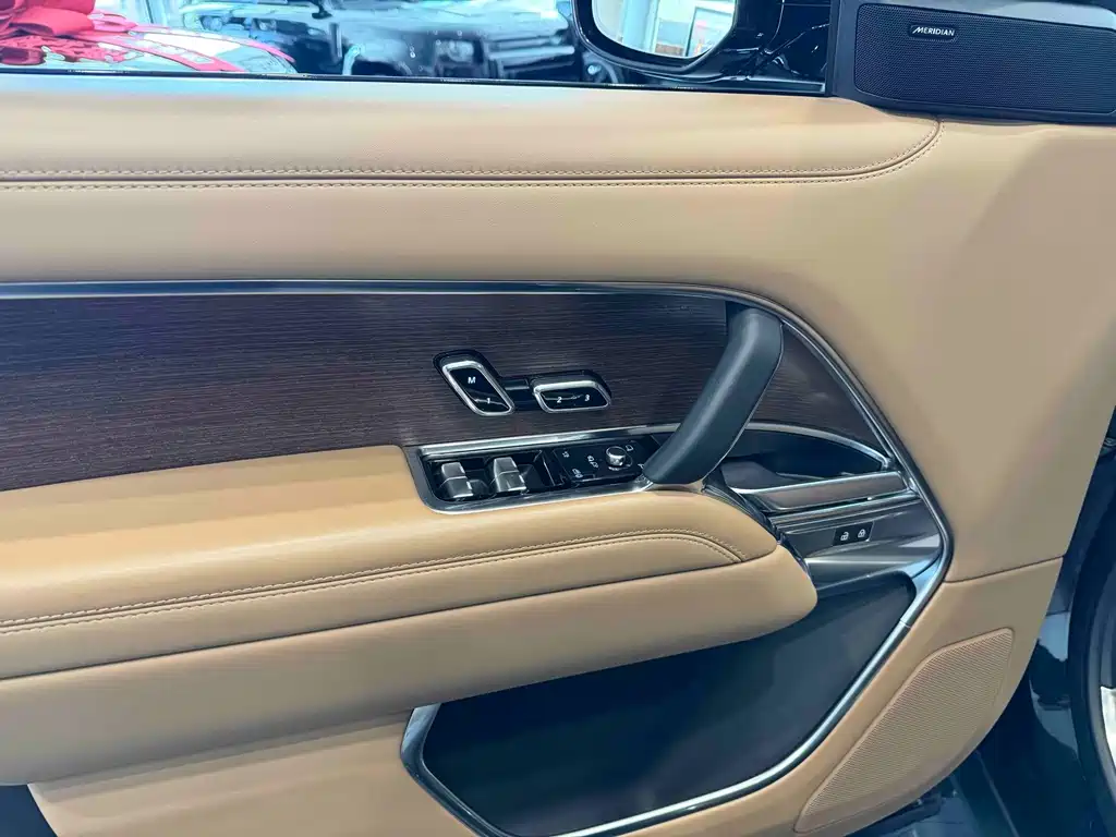 Land Rover Range Rover — миниатюра 5