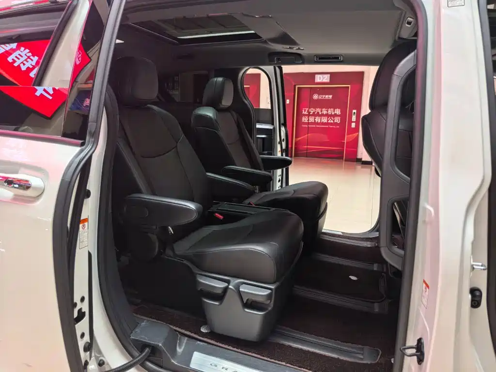 Toyota Granvia — миниатюра 8