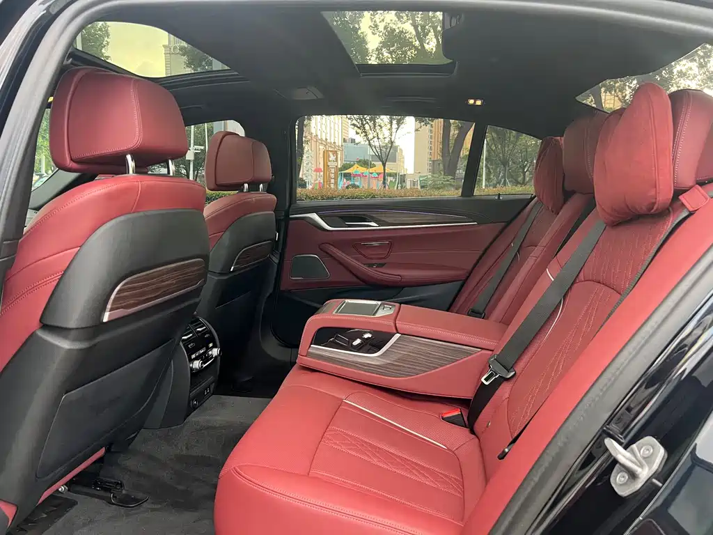 BMW 5 Series — миниатюра 6