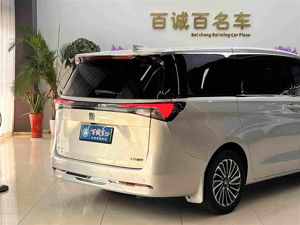 Buick GL8 Hybrid — миниатюра 6