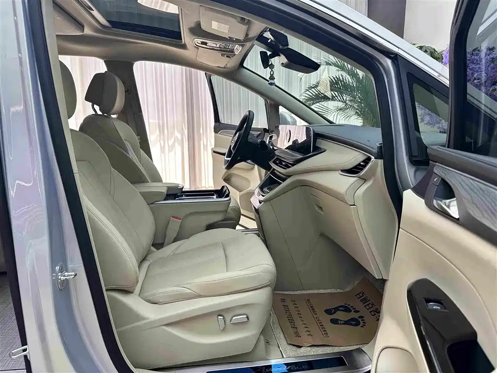 Buick GL8 Hybrid — миниатюра 11