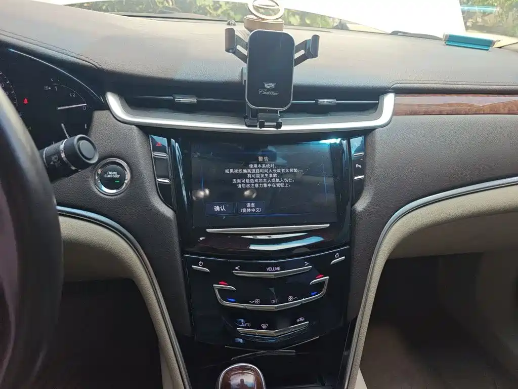 Cadillac XTS — миниатюра 6