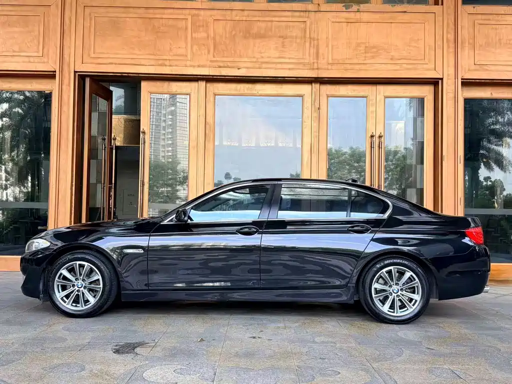 BMW 5 Series — миниатюра 8