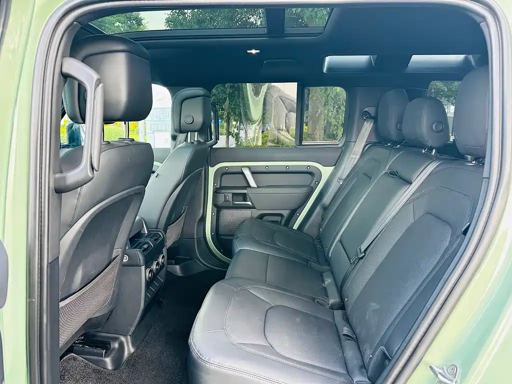 Land Rover Defender — миниатюра 9