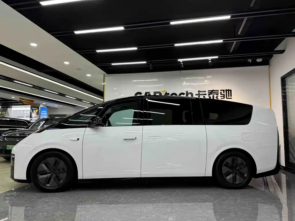 Li Auto MEGA 2025 Home