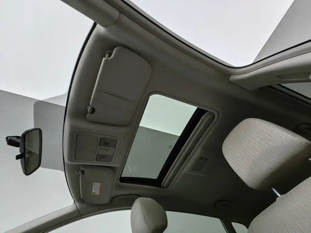 Nissan Tiida — миниатюра 14