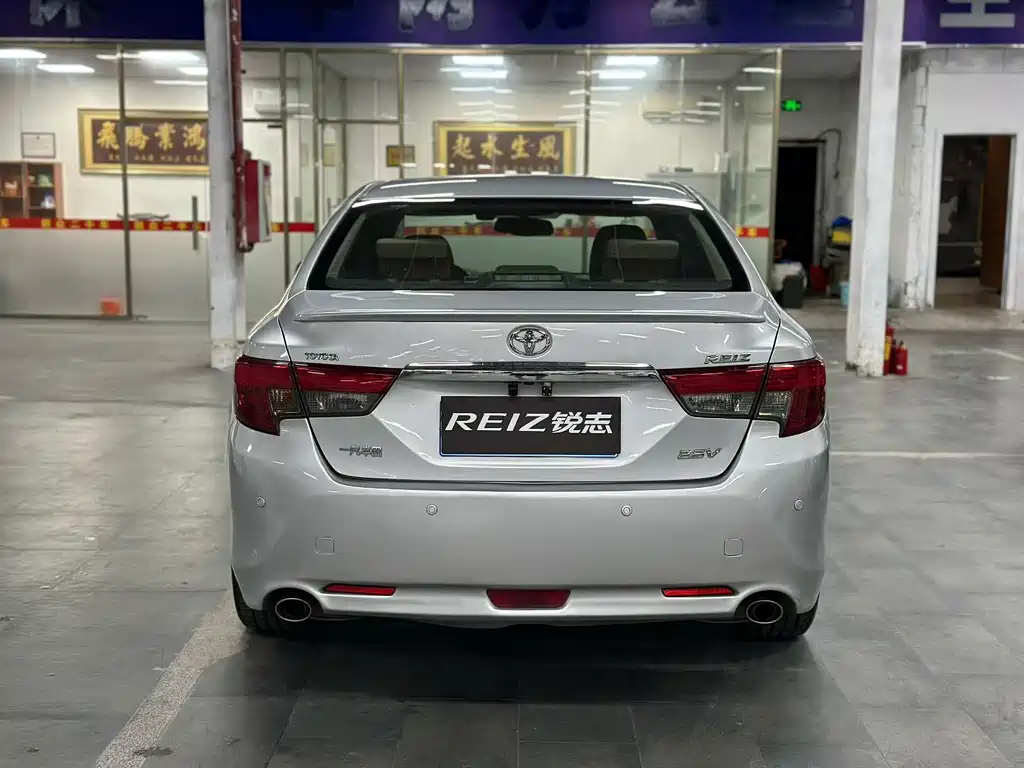 Toyota Reiz — миниатюра 8