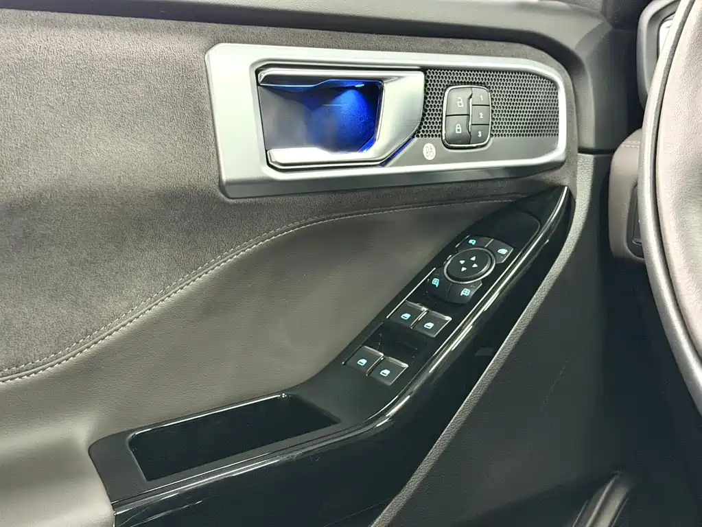 Ford Explorer — миниатюра 12