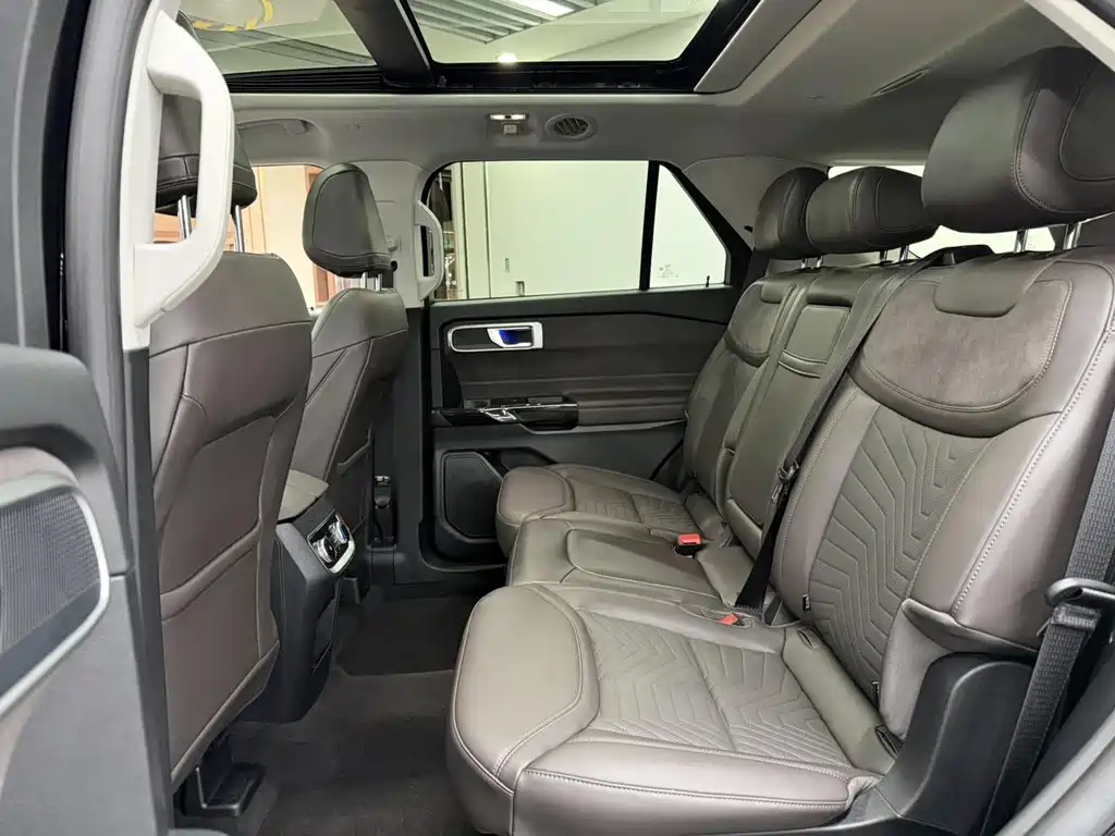 Ford Explorer — миниатюра 8