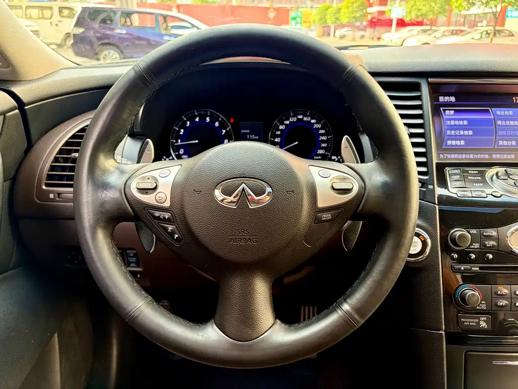 Infiniti QX70 — миниатюра 6