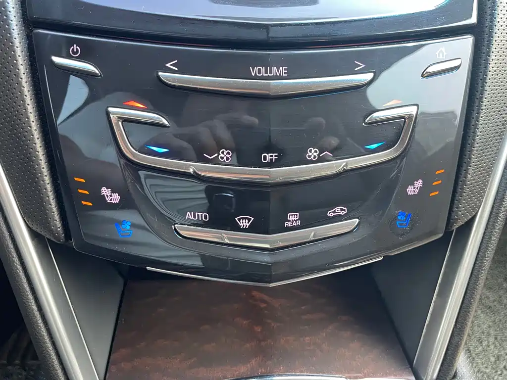 Cadillac XTS 2013 28T Lead