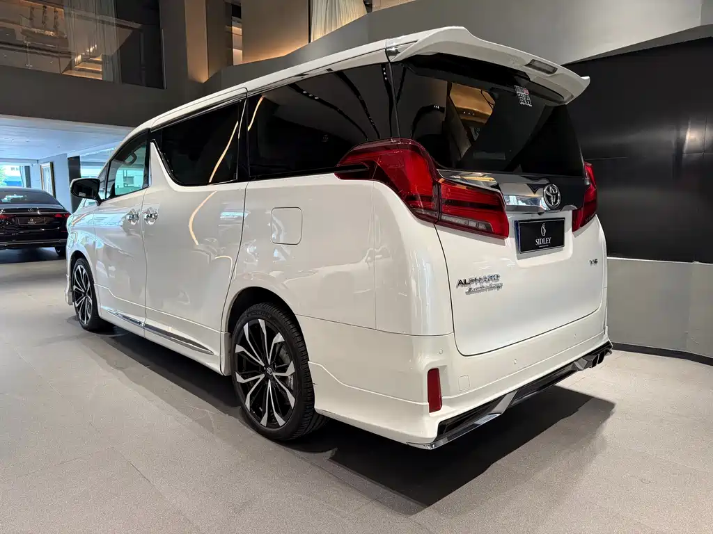 Toyota Alphard — миниатюра 4