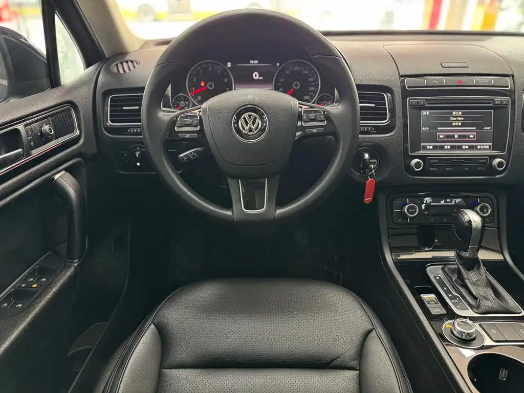 VOLKSWAGEN TOUAREG