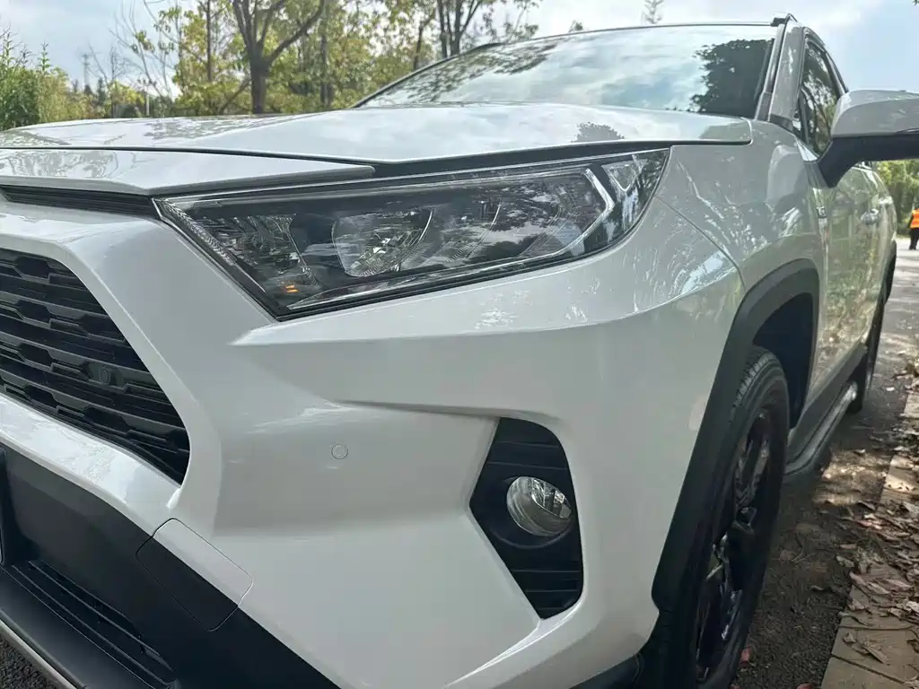 Toyota RAV4 — миниатюра 17