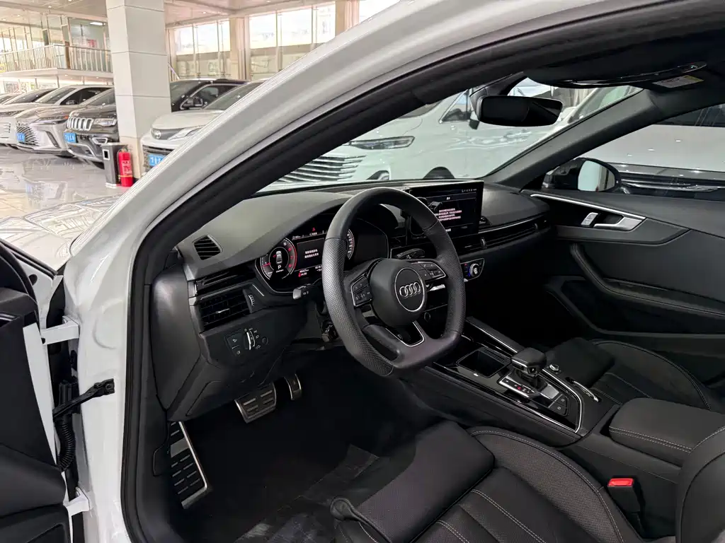 Audi A4L — миниатюра 4