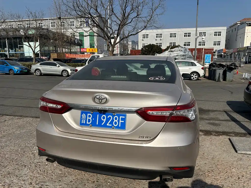 TOYOTA CAMRY