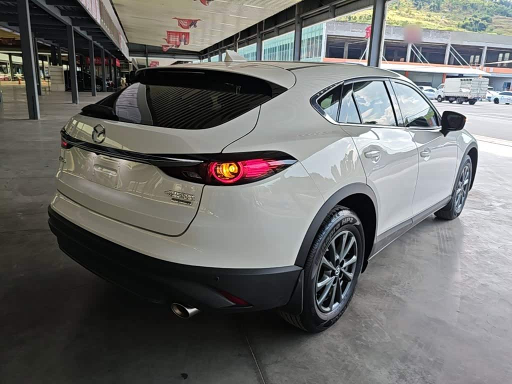 Mazda CX-4 2.0 л 2021 г. Белый, пробег 29500 км