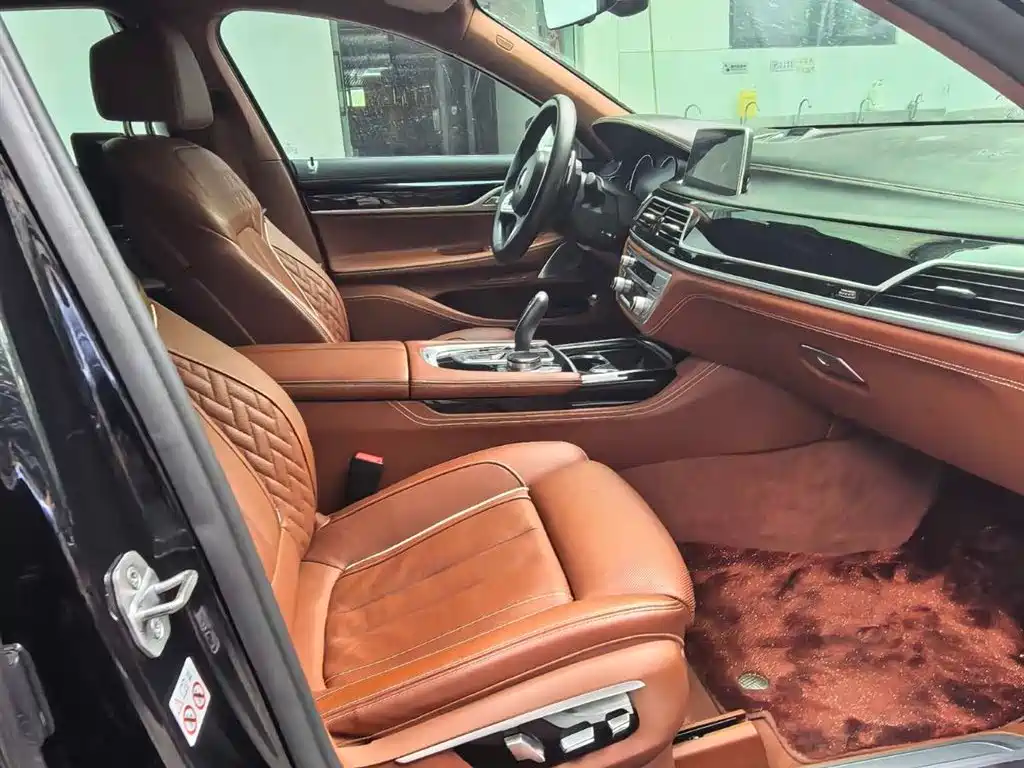 BMW 7 Series 740Li xDrive Premium Type M Sport Package, фото 7