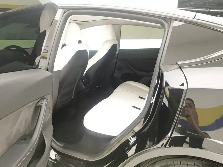 Tesla Model Y — миниатюра 11