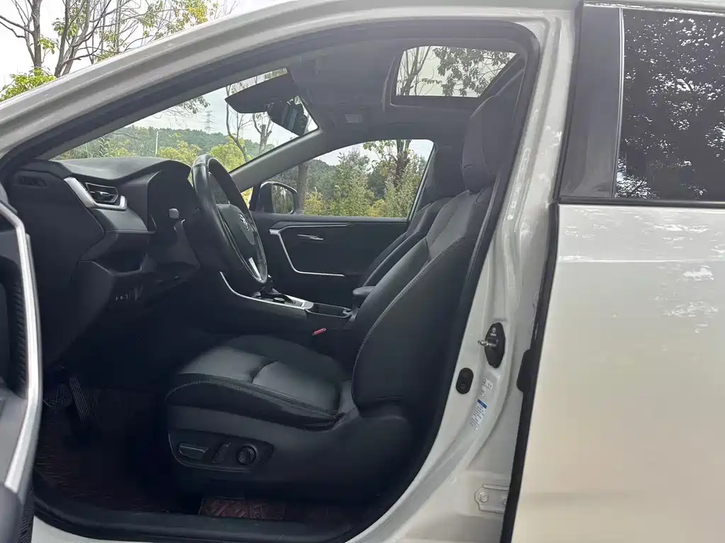 Toyota RAV4 — миниатюра 7