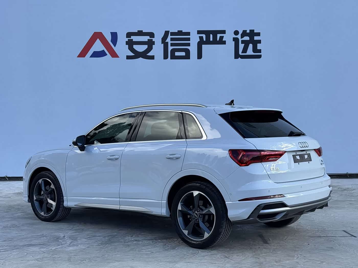 Audi Q3 1.4 л 2022 г. Белый, пробег 32599 км