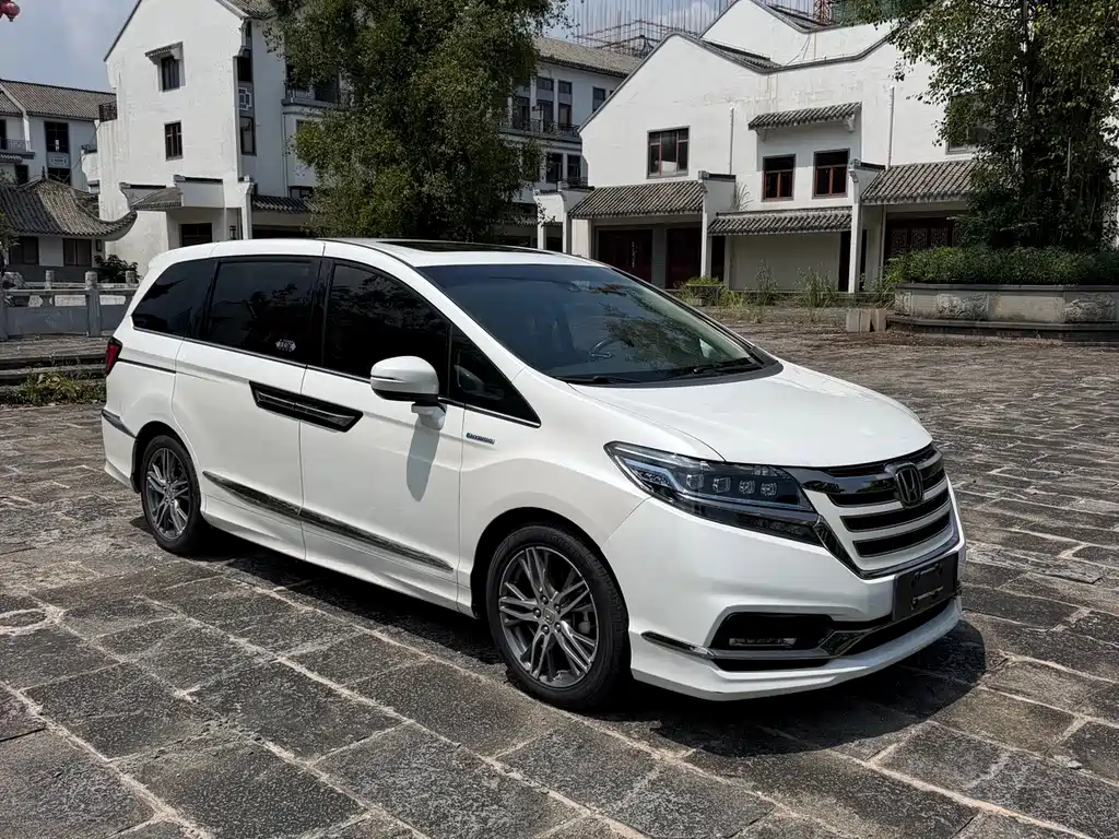 Honda Elysion 2.0L Hybrid Luxury Edition, фото 3