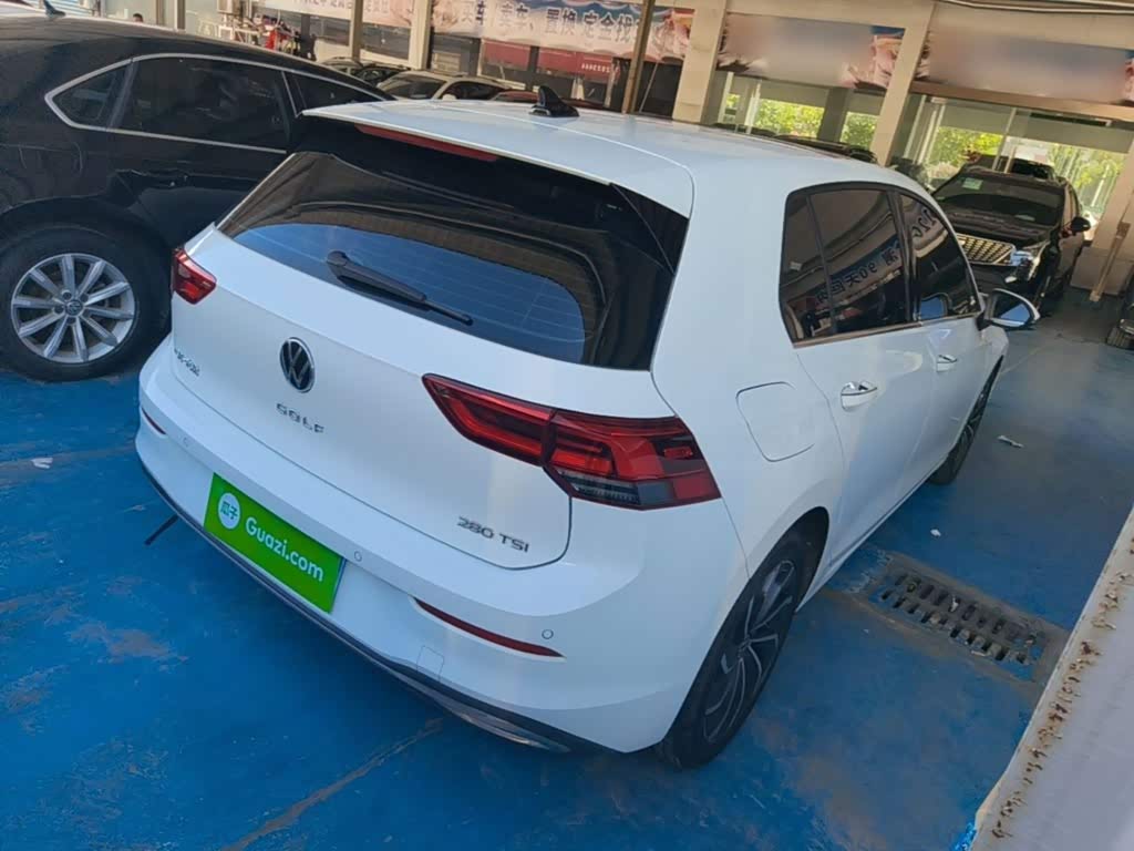 Volkswagen Golf 1.4 л 2022 г. Белый, пробег 37700 км